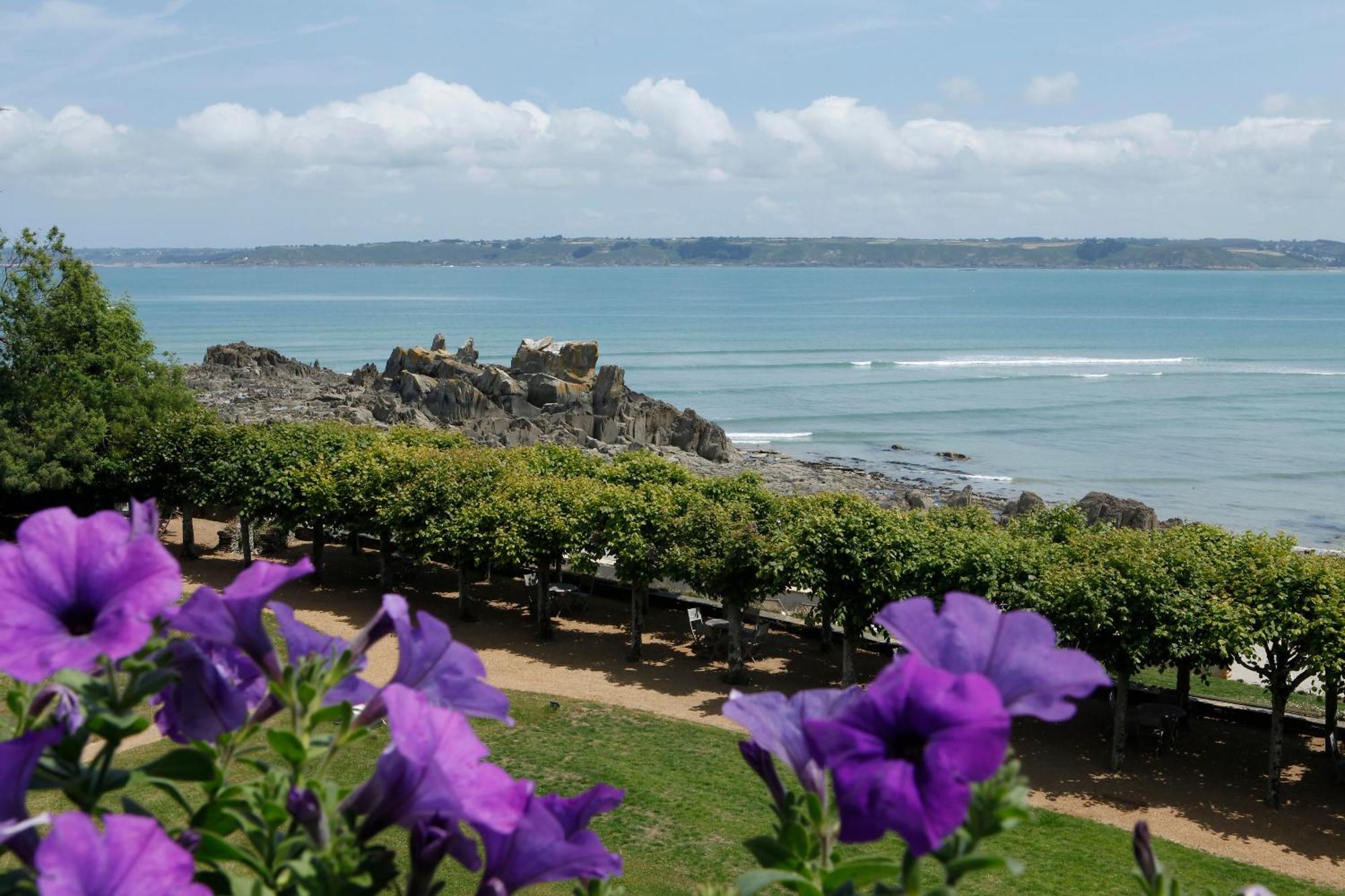 Le Grand Hotel Des Bains & Spa - Bretagne Locquirec Buitenkant foto
