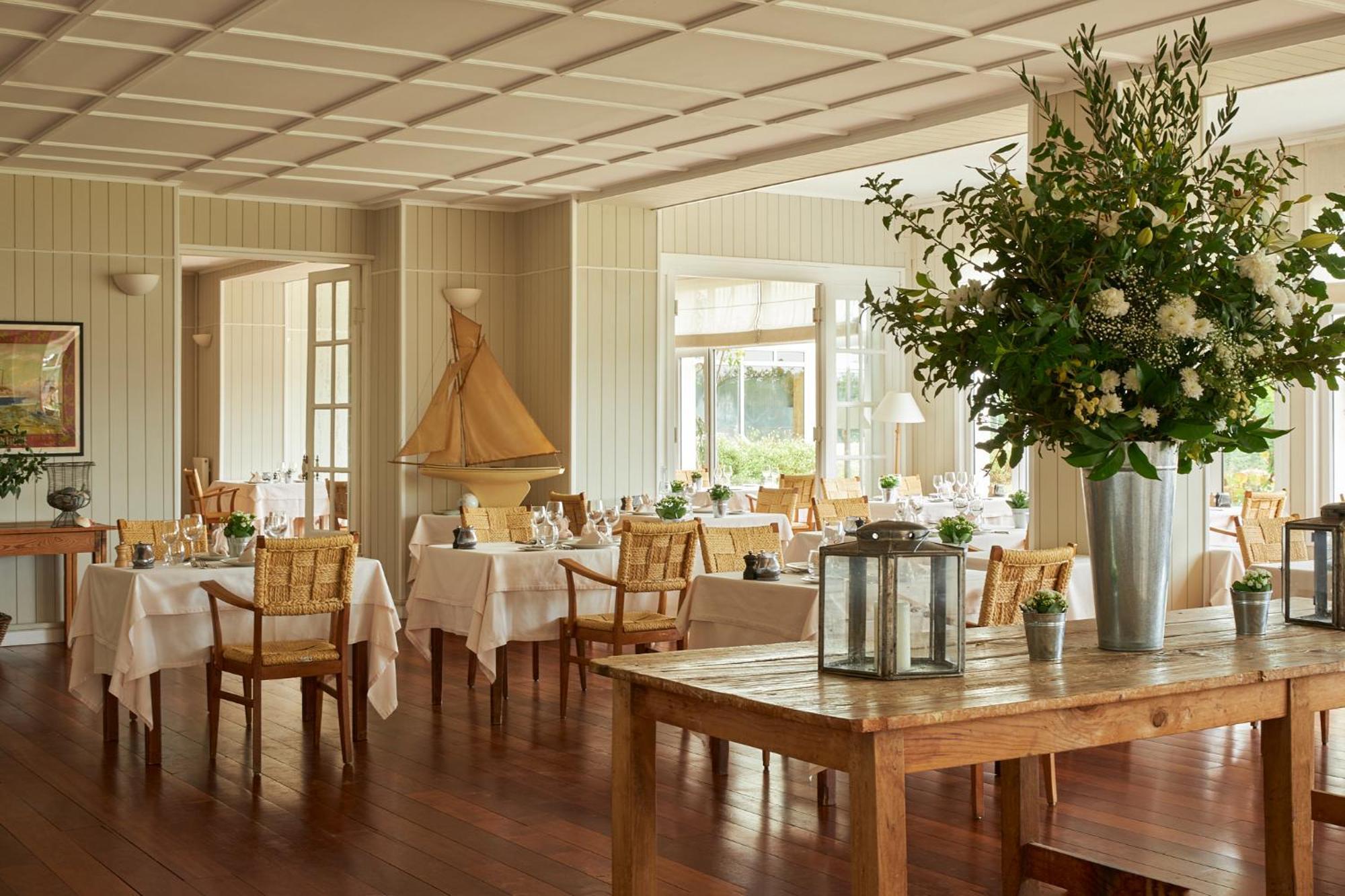 Le Grand Hotel Des Bains & Spa - Bretagne Locquirec Buitenkant foto