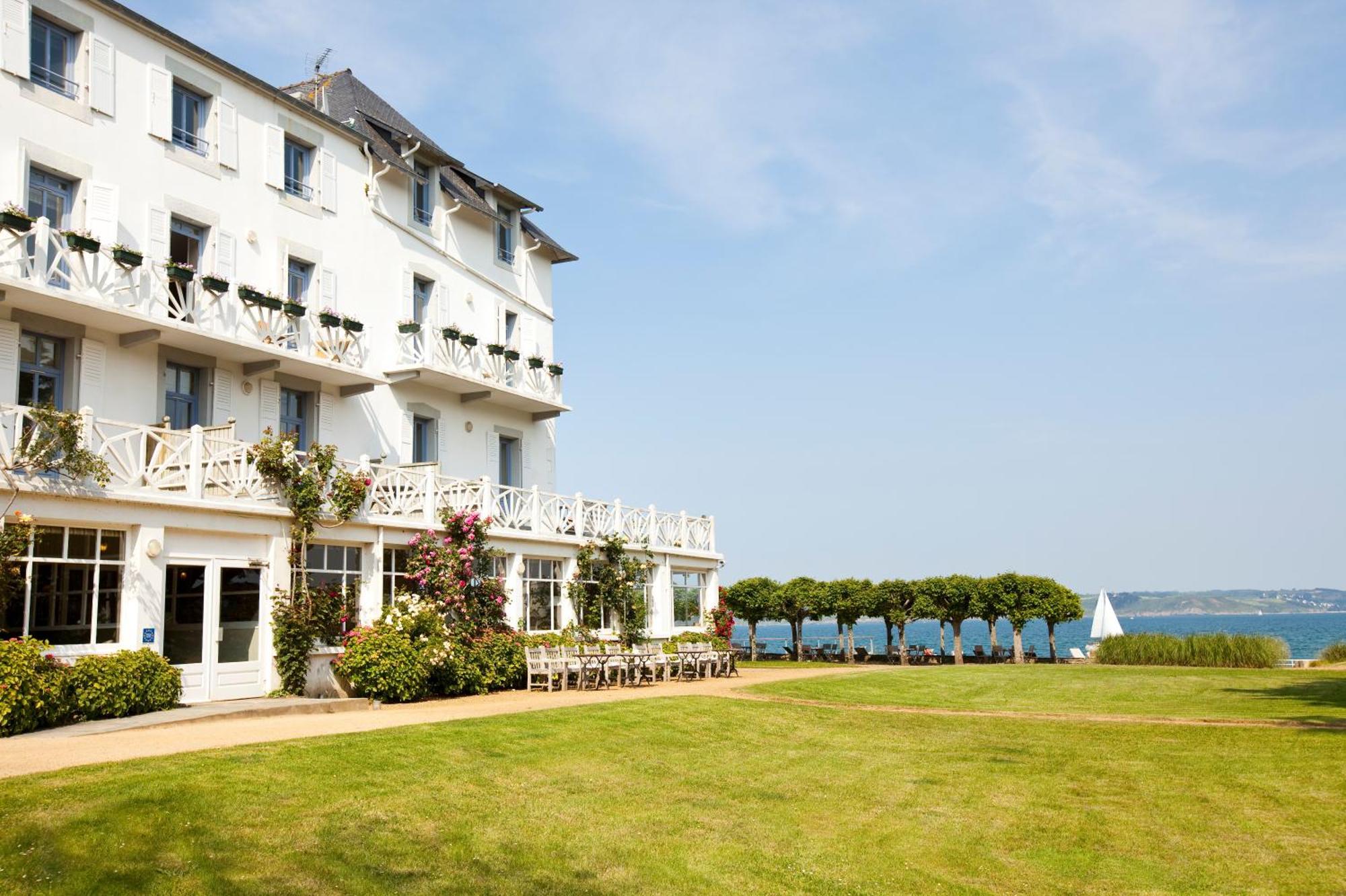 Le Grand Hotel Des Bains & Spa - Bretagne Locquirec Buitenkant foto